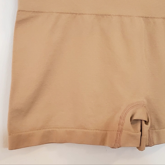 NWOT UnderWhere Shorts - Picture 4 of 6